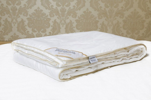 Шелковое одеяло Luxe Dream Premium Silk всесезонное 150x200 купить в интернет магазине LiveStor.ru