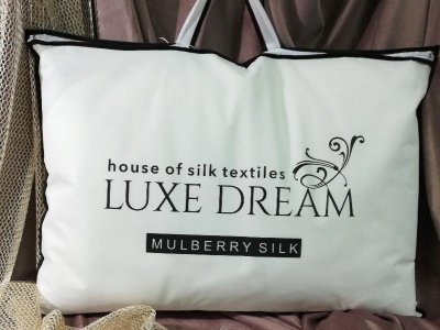 Подушка 50x70 с шелковым наполнителем Luxe Dream royal Silk купить в интернет магазине LiveStor.ru